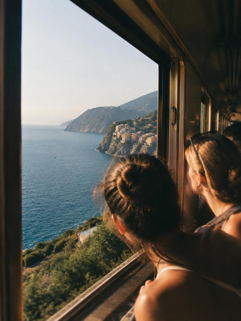 Viatge en tren vora el mar